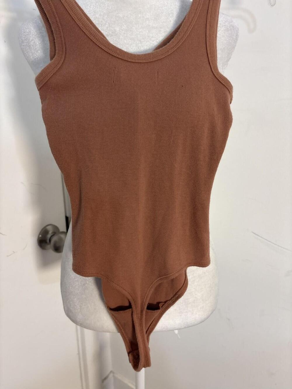 Abercrombie Ribbed Mauve Bodysuit XS Rib Buttons Vneck - Picture 7 of 8